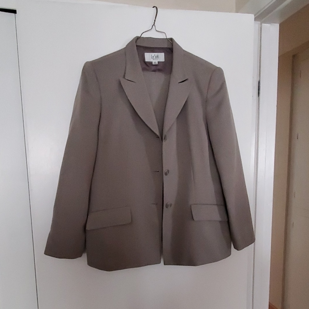 Le Suit pants suit